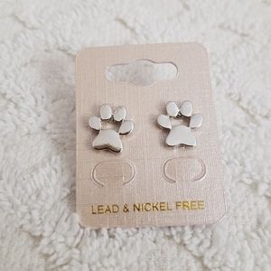 Pow minimalist stud earrings